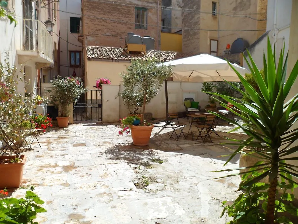 אפרטהוטל טרפאני Cortile Antico מלון דירות
