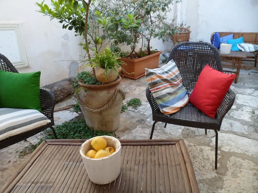 מלון דירות אפרטהוטל טרפאני Cortile Antico