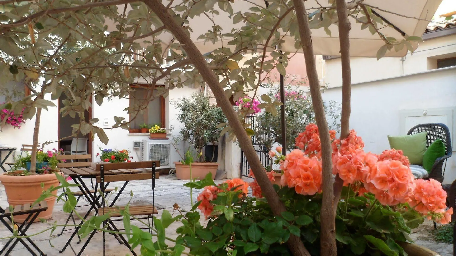 אפרטהוטל טרפאני Cortile Antico