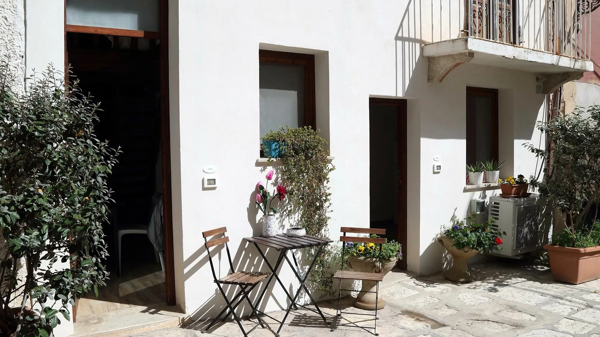 מלון דירות אפרטהוטל טרפאני Cortile Antico